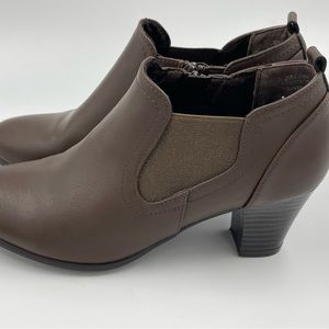 SOLANZ! Women's Ankle Boots Med Heel Zip Shoes Size 6.5 M Brown Booties